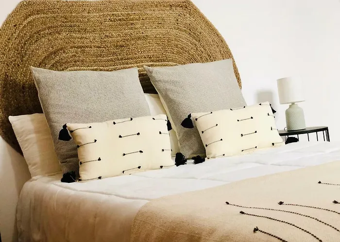 Canaryislandshost L Surf Lanzarote Famara